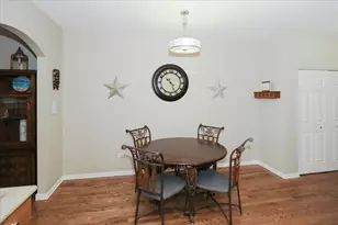 371 Hickory Ln, South Elgin, IL 60177 - Photo 13