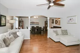 371 Hickory Ln, South Elgin, IL 60177 - Photo 17