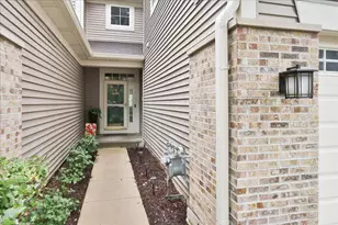 371 Hickory Ln, South Elgin, IL 60177 - Photo 3