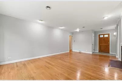 311 N Mac Arthur Boulevard, Mount Prospect, IL 60056 - Photo 5