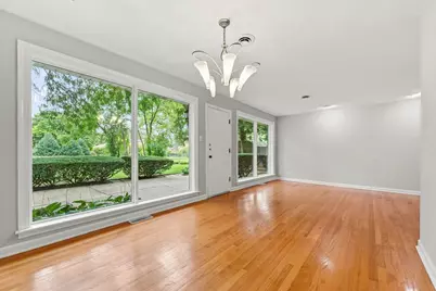 311 N Mac Arthur Boulevard, Mount Prospect, IL 60056 - Photo 9