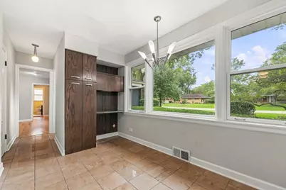 311 N Mac Arthur Boulevard, Mount Prospect, IL 60056 - Photo 17