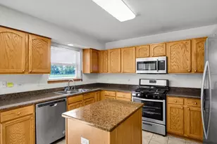 10871 Great Plaines Ct, Huntley, IL 60142 - Photo 11
