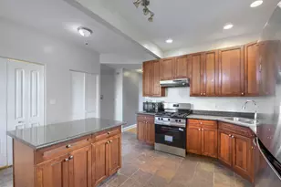 7724 S Cornell Ave, Chicago, IL 60649 - Photo 9