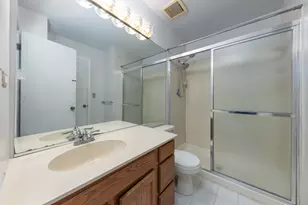 3242 Gresham Ln E Ln, Aurora, IL 60504 - Photo 15