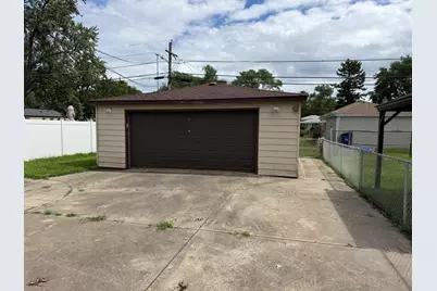 14405 S Calhoun Avenue, Burnham, IL 60633 - Photo 3