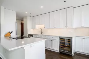 57 E Delaware Pl, Chicago, IL 60611 - Photo 9