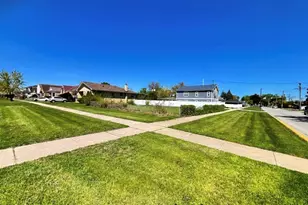 6910 43rd St, Berwyn, IL 60402 - Photo 1