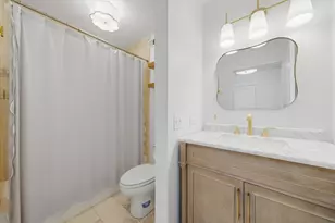 222 E Pearson St, Chicago, IL 60611 - Photo 17
