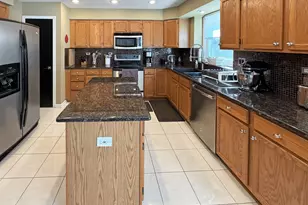 324 Chesapeake Ln, Bloomingdale, IL 60108 - Photo 3