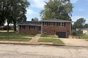 495 S Prairie Ave, Bradley, IL 60915 - Photo 1