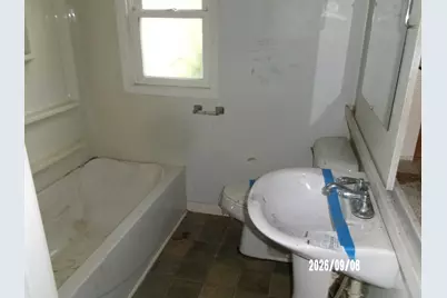 402 W Chestnut Street, Hoopeston, IL 60942 - Photo 9
