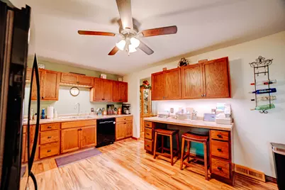 809 N Market Street, Watseka, IL 60970 - Photo 15