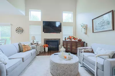 3300 Ronan Drive #3300, Lake in the Hills, IL 60156 - Photo 3