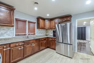 1195 Jeanette St, Des Plaines, IL 60016 - Photo 9