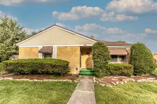 1195 Jeanette St, Des Plaines, IL 60016 - Photo 1