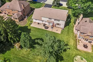 7553 Ridgewood Ln, Burr Ridge, IL 60527 - Photo 45
