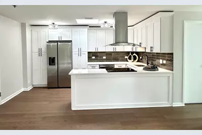 8050 Arbor Lane #303, Northfield, IL 60093 - Photo 5