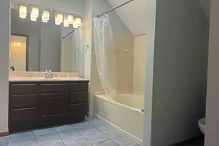 1477 Garnet Cir, Hoffman Estates, IL 60192 - Photo 9