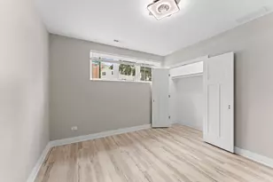 7428 N Rogers Ave, Chicago, IL 60626 - Photo 11