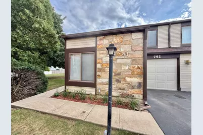 752 Biloxie Court #752, Carol Stream, IL 60188 - Photo 1