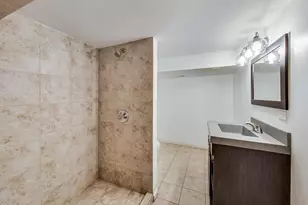 1138 W Addison St, Chicago, IL 60613 - Photo 17
