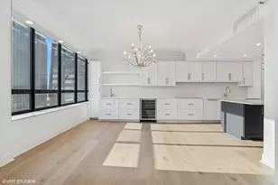 180 E Pearson St, Chicago, IL 60611 - Photo 11