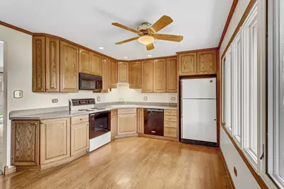 385 Pleasant Street, Hoffman Estates, IL 60169 - Photo 3