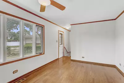 385 Pleasant Street, Hoffman Estates, IL 60169 - Photo 5