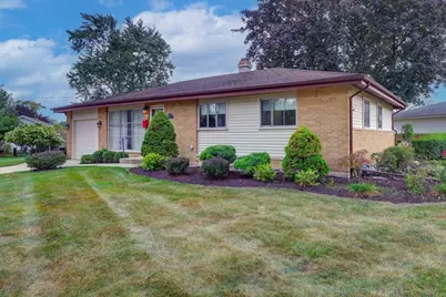 385 Pleasant Street, Hoffman Estates, IL 60169 - Photo 1