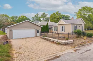 502 W Grove St, Pontiac, IL 61764 - Photo 3
