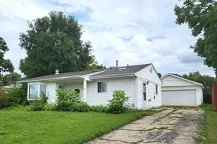 25 Thrush Rd, Carpentersville, IL 60110 - Photo 1