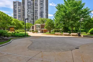 1360 N Sandburg Terrace, Chicago, IL 60610 - Photo 33