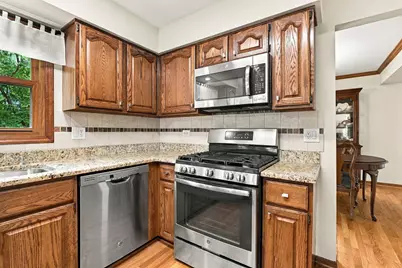 1011 E Amberwood Circle, Naperville, IL 60563 - Photo 11