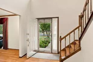 1011 E Amberwood Circle, Naperville, IL 60563 - Photo 5