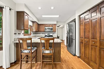 1011 E Amberwood Circle, Naperville, IL 60563 - Photo 13