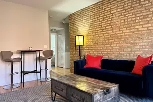 2607 W Gunnison St, Chicago, IL 60625 - Photo 3