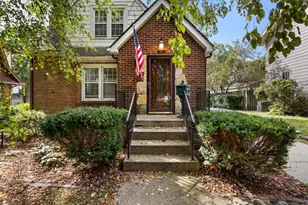 913 W Charles St, Champaign, IL 61821 - Photo 3
