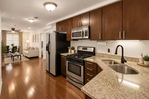 3335 W Byron St, Chicago, IL 60618 - Photo 5