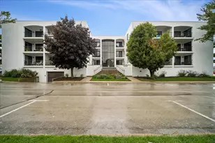 500 Lakeview Ave, Highwood, IL 60040 - Photo 1