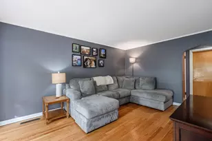 10713 S Sawyer Ave, Chicago, IL 60655 - Photo 5