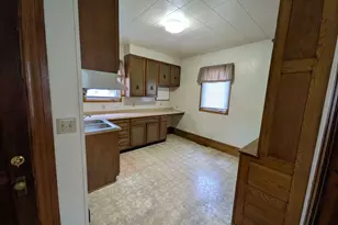208 N Commercial St, Baileyville, IL 61007 - Photo 9