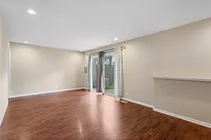 285 Navajo Dr, Bolingbrook, IL 60440 - Photo 3
