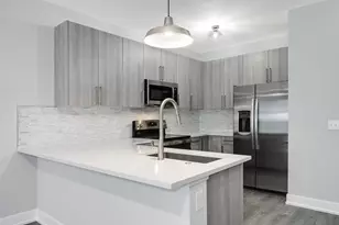 825 E 61st St, Chicago, IL 60637 - Photo 3