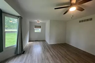 31109 Madison St, Genoa, IL 60135 - Photo 5