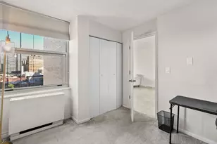 525 W Hawthorne Pl, Chicago, IL 60657 - Photo 21