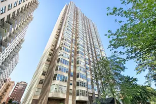 525 W Hawthorne Pl, Chicago, IL 60657 - Photo 1