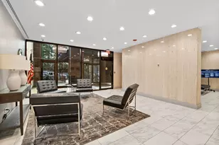525 W Hawthorne Pl, Chicago, IL 60657 - Photo 3