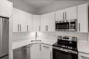 7645 N Sheridan Rd, Chicago, IL 60626 - Photo 9