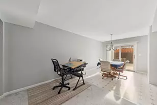 1817 Carlisle Ct, Schaumburg, IL 60194 - Photo 7